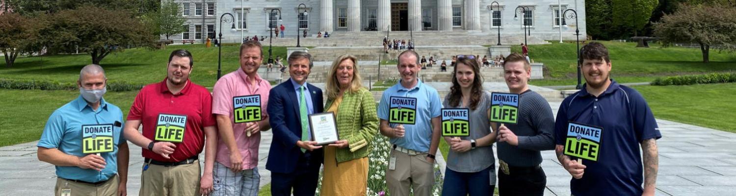 Presentation of the 2022 Donate Life America DMV Lifesaver Award
